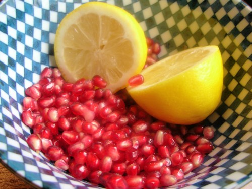 pom seeds with lemon